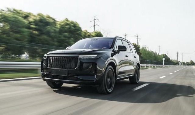 744x0_1_autohomecar__ChsEnVytAqyAIUmpAALf1YMDG90777