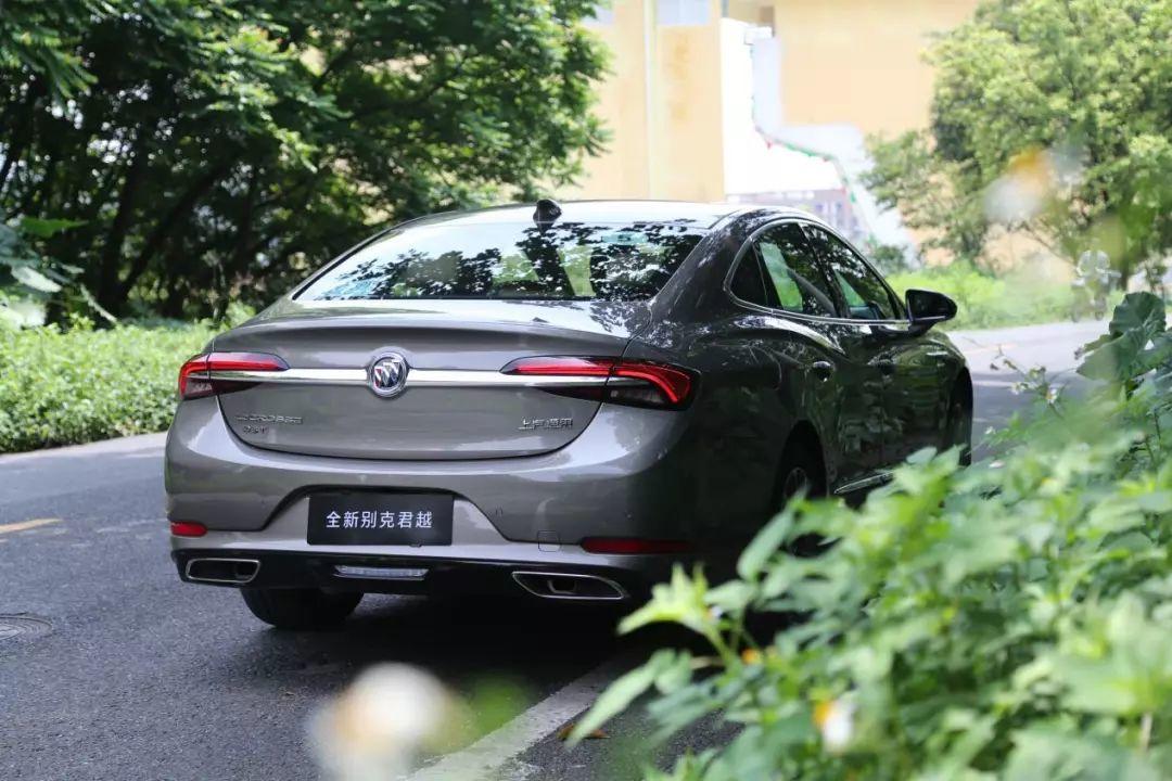 9AT变速箱加可变缸发动机，这辆豪华轿车不简单
