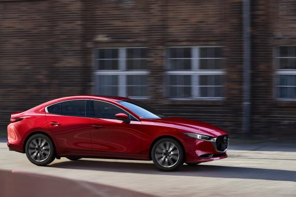 2018_Mazda3_5HB_19CY_BRD_2nd_US_LHD_C11_EXT_Side