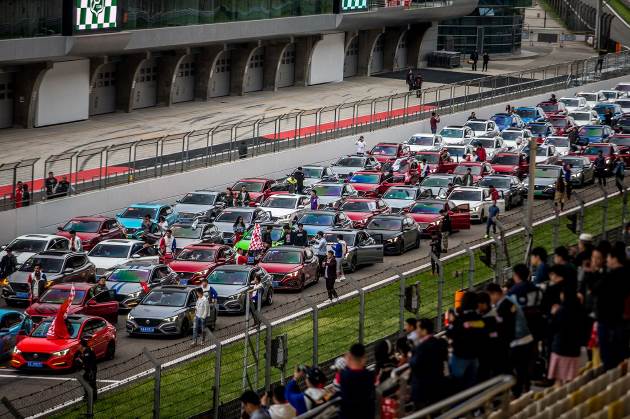 名爵车主F1赛道巡游