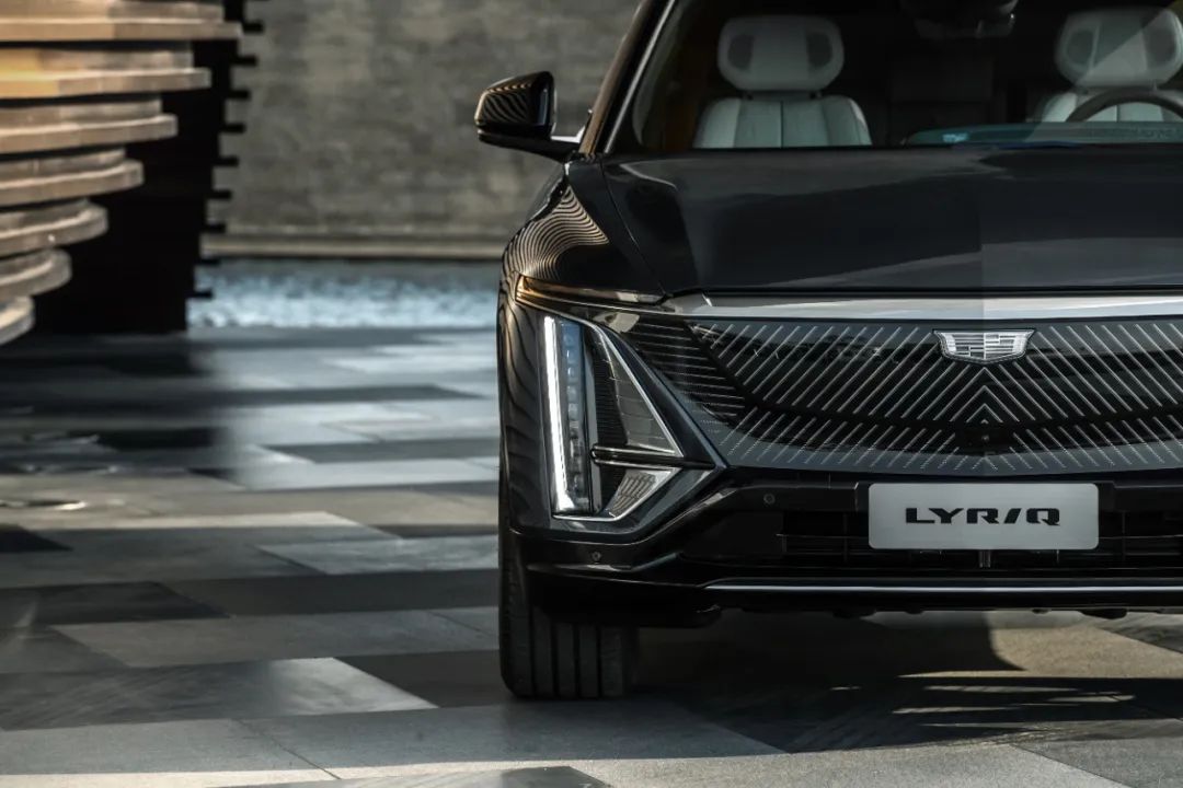 奥特能纯电平台首款车型，凯迪拉克中大型纯电SUV LYRIQ启动预售