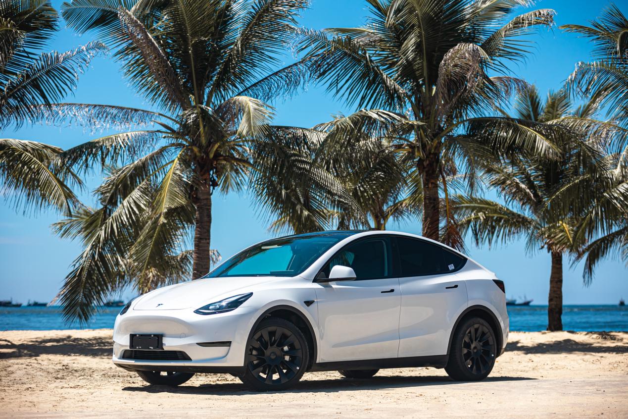 A car parked on a beachDescription automatically generated with medium confidence