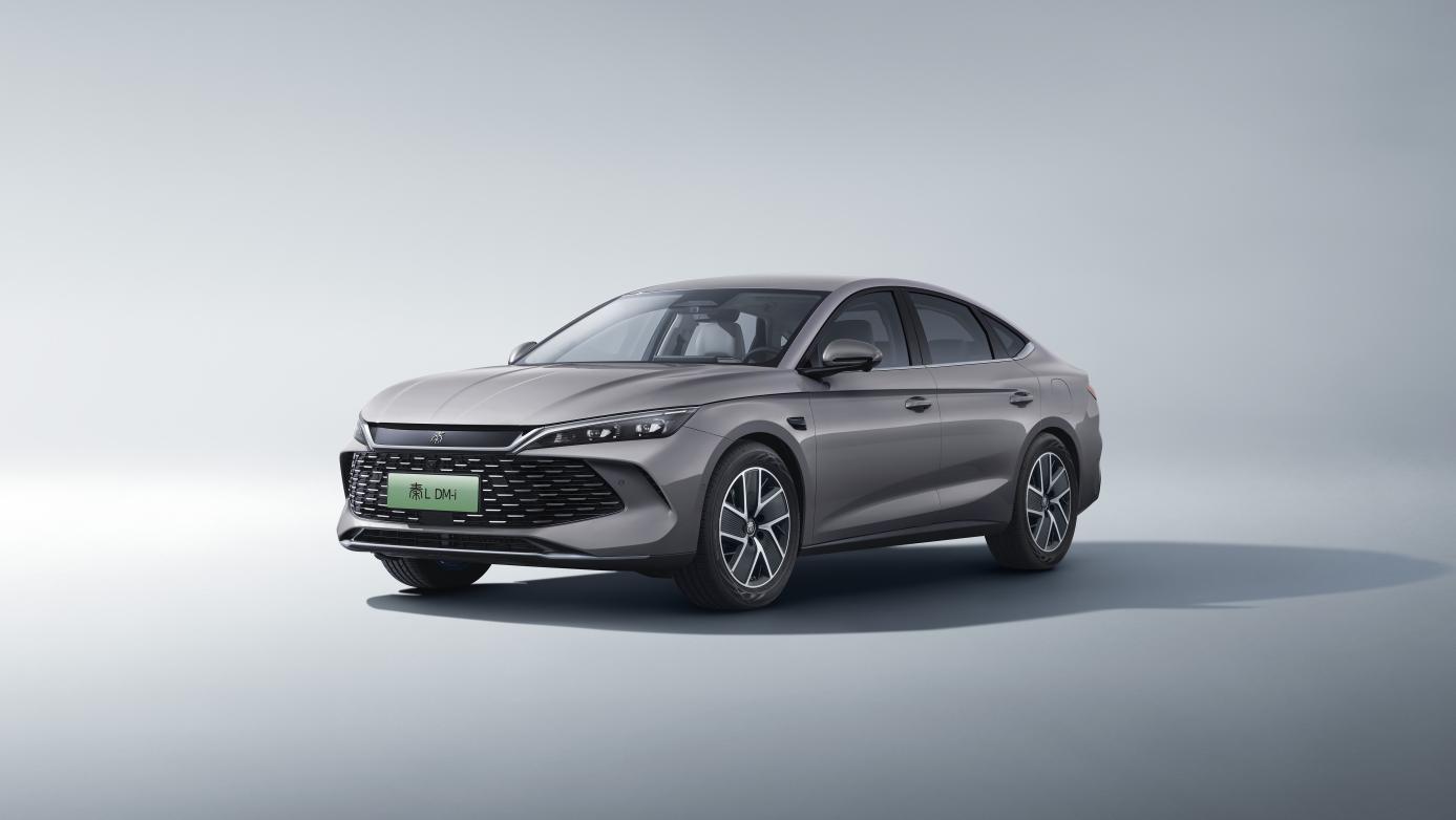 1月15比亚迪秦车头45度69596-a005