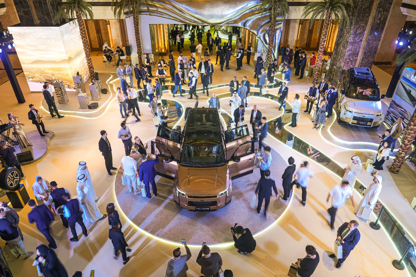 “让豪华，更丝滑” 全球新旗舰极石ADAMAS国内首秀