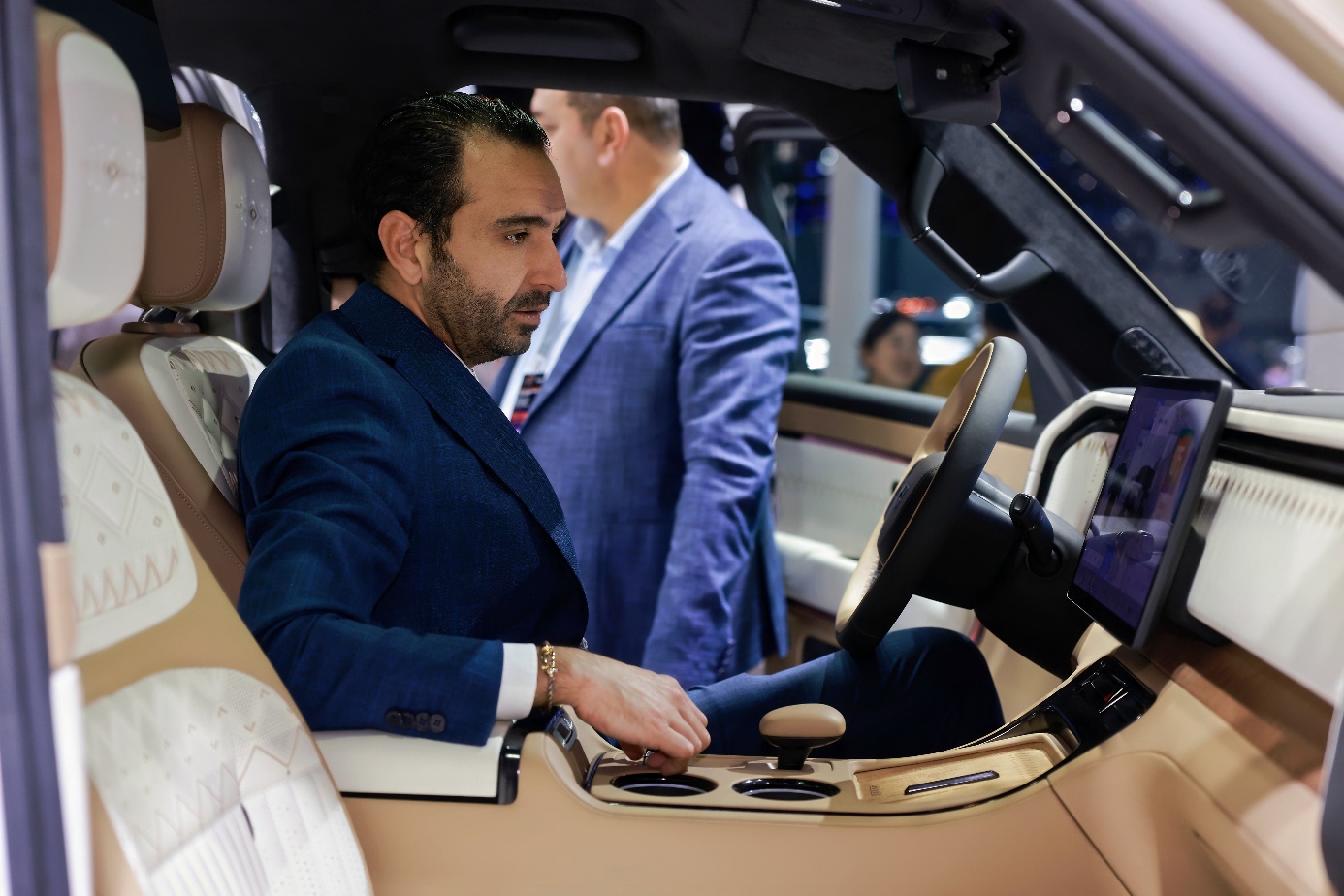 “让豪华，更丝滑” 全球新旗舰极石ADAMAS国内首秀